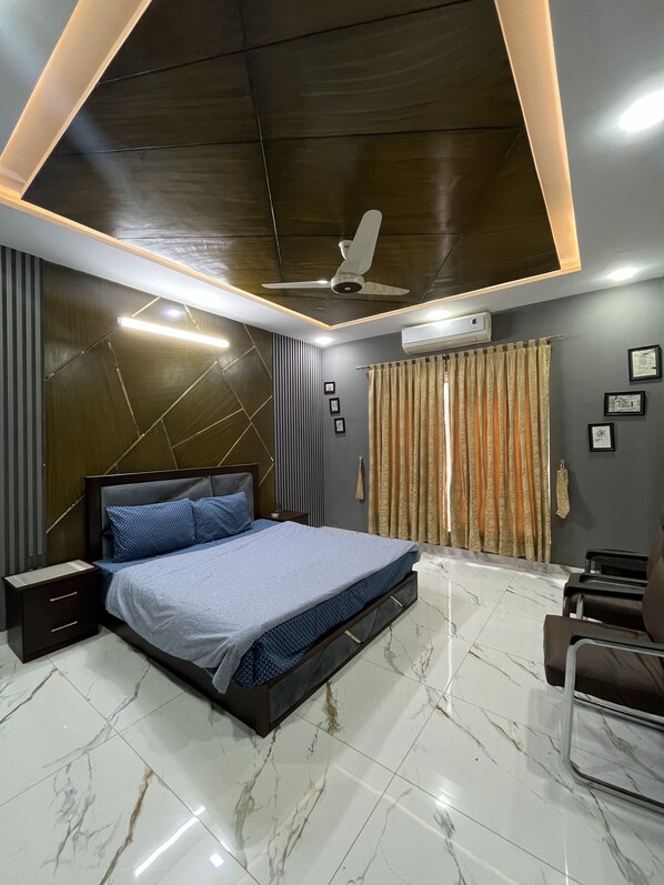 4 habitaciones, tabla de planchar con plancha, wifi y ropa de cama 