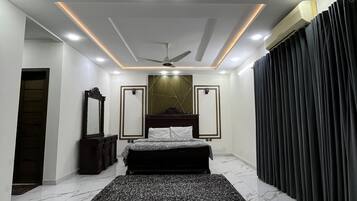 4 chambres, fer et planche Ă repasser, Wi-Fi, draps fournis