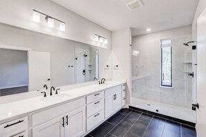Douche, savon, papier toilette