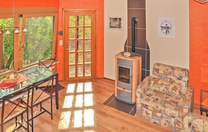 TV, fireplace, stereo