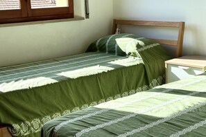 2 bedrooms, bed sheets - P027 - Porto Recanati, three-room apartment in the center with sea view (Porto Recanati)