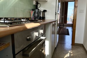 Fridge, oven - P027 - Porto Recanati, three-room apartment in the center with sea view (Porto Recanati)
