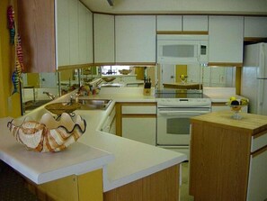 アパートメント | 専用キッチン | 冷蔵庫、電子レンジ、炊飯器、調理器具と食器