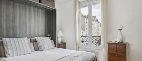 Iron/ironing board, WiFi, bed sheets