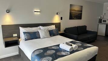 Superior Room, 1 Queen Bed | 1 bedroom, premium bedding, blackout curtains, iron/ironing board