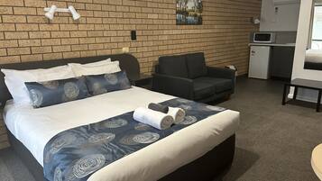 Superior Room, 1 Queen Bed | 1 bedroom, premium bedding, blackout curtains, iron/ironing board