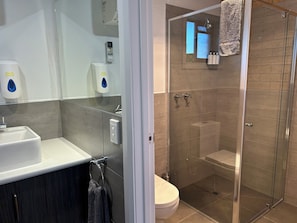Superior-Zimmer, 1 King-Bett | Badezimmer | Dusche, Hydromassagedusche, Haartrockner, Handtücher