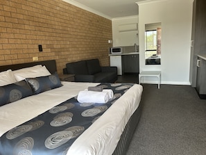 Superior-Zimmer, 1 King-Bett | Hochwertige Bettwaren, Verdunkelungsvorhänge, Bügeleisen/Bügelbrett