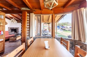 Basic Cabin | Dining room - Hippie Ranch  Cabaña en borde de lago (Valle de Bravo)