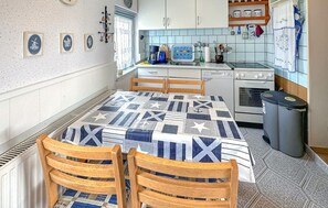 Kjøleskap, ovn, kokeplater og oppvaskmaskin