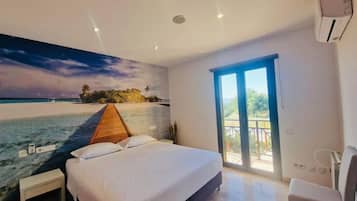 Tabla de planchar con plancha, wifi, ropa de cama