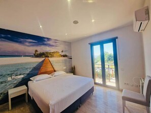 6 bedrooms, iron/ironing board, WiFi, bed sheets