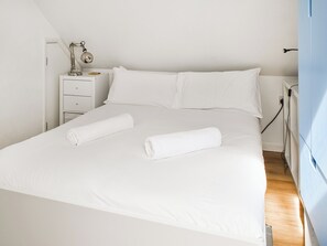 3 多间卧室、免费 WiFi、床单