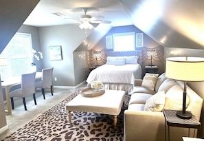 Interior - Private Luxury Suite 2 Bed 1 Bath w/ LR and Kitchenette! Remote Workspace (Bethlehem)