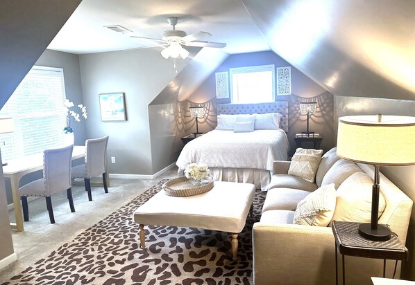 Interior - Private Luxury Suite 2 Bed 1 Bath w/ LR and Kitchenette! Remote Workspace (Bethlehem)