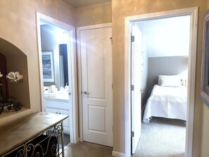 2 bedrooms, desk, free WiFi, bed sheets