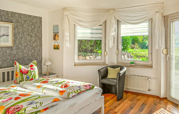 1 Schlafzimmer, Reisekinderbett, kostenloses WLAN, Bettwäsche