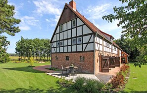 Outdoor dining - 3 bedroom cozy home in Viereck (Viereck)