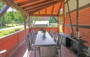 Outdoor dining - 3 bedroom cozy home in Viereck (Viereck)
