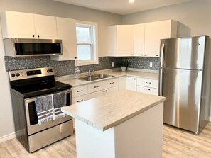 Fridge, microwave, oven, stovetop - Serene Prince Edward Island Getaway

 (Rocky Point)