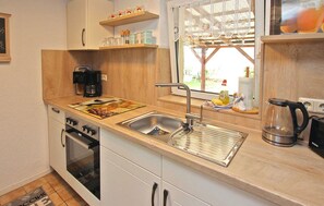 Kjøleskap, ovn og kokeplater