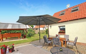 Outdoor dining - Cozy home in Kummerow with sauna (Kummerow)
