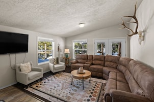 House | Living area | Smart TV, Netflix, streaming services