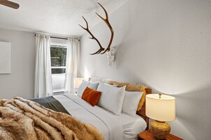 House | Bathroom | Hair dryer, towels, soap, shampoo