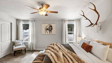 House | Down comforters, travel crib, free WiFi, bed sheets