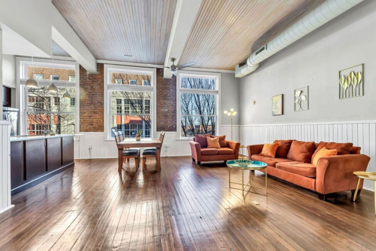 Elm St. Retro Retreat