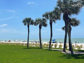 Beach - Private Beach Access Condo - Vanderbilt Beach (Naples)