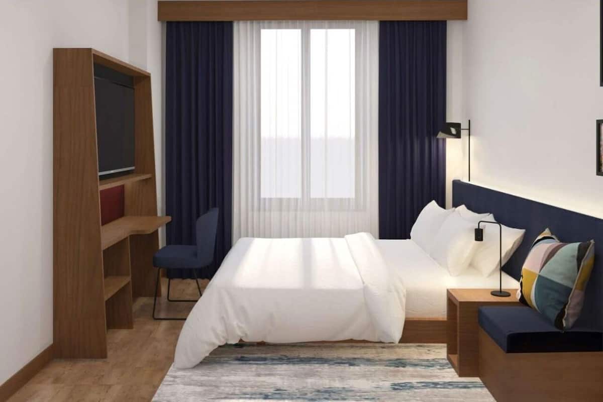 Premium bedding, cribs (free), WiFi (free), bed sheets