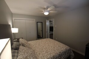 2 bedrooms, WiFi, bed sheets - Semi Lakefront 2 Bedroom Private Suite (Blind Bay)