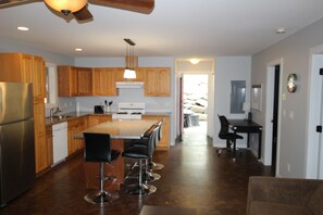 Private kitchen - Semi Lakefront 2 Bedroom Private Suite (Blind Bay)