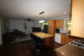 Interior - Semi Lakefront 2 Bedroom Private Suite (Blind Bay)