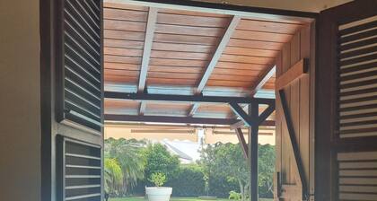 Villa de charme, parfaitement située au centre de la Guadeloupe.