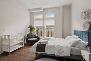 2 Schlafzimmer, Schreibtisch, Bügeleisen/Bügelbrett, kostenloses WLAN