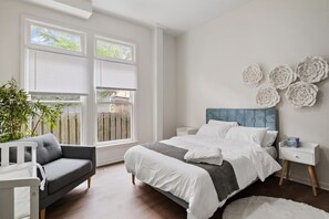 2 bedrooms, desk, iron/ironing board, free WiFi - Modern Apt. | Downtown Charm | Ideal Location (Indianapolis)