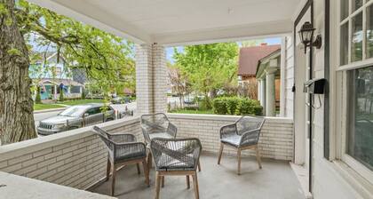 Modern Apt. | Downtown Charm | Ideal Location