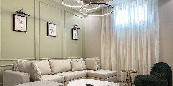 Apartemen Desain, 3 kamar tidur | Area keluarga | TV layar datar