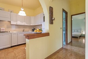 Refrigerador, microondas, parrilla de estufa y lavavajillas