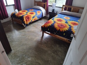3 bedrooms, free WiFi, bed sheets - Casa Girasol 🌻 Cerca de Todo! (Alto Boquete)