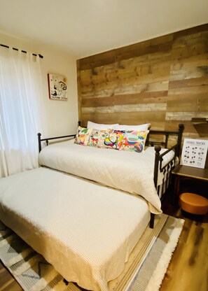 3 bedrooms, desk, iron/ironing board, travel cot