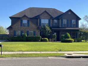 Exterior - Family Privacy near Gulf Shores, Orange Beach, Fairhope. Private pool. Sleeps 20 (Daphne)
