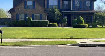 Family Privacy near Gulf Shores, Orange Beach, Fairhope. Private pool. Sleeps 20