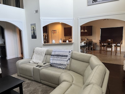 Family Privacy near Gulf Shores, Orange Beach, Fairhope. Private pool. Sleeps 20