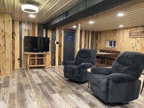 Smart TV, fireplace - Beautiful 3 bedroom home/cabin recently remodeled! (Ridgway)