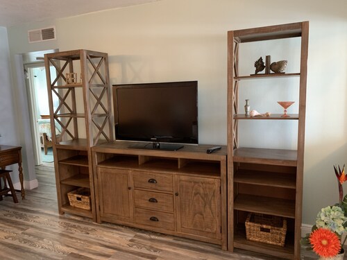 Long-term Beachy Villa Less than 2 miles to the Warm Water of the Gulf!