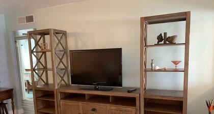 Long-term Beachy Villa Less than 2 miles to the Warm Water of the Gulf!