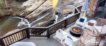 Lodge on the Waterfall!